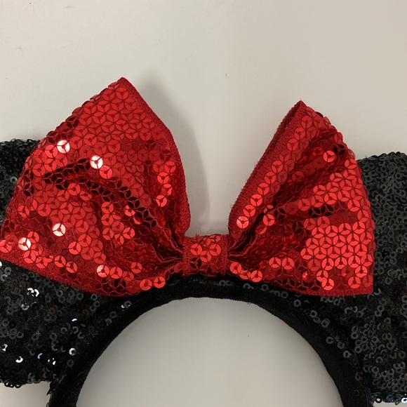 Sequin Black with red bow Disney Parks Mouse Ears. Excellent condition. Like new - Picture 5 of 6